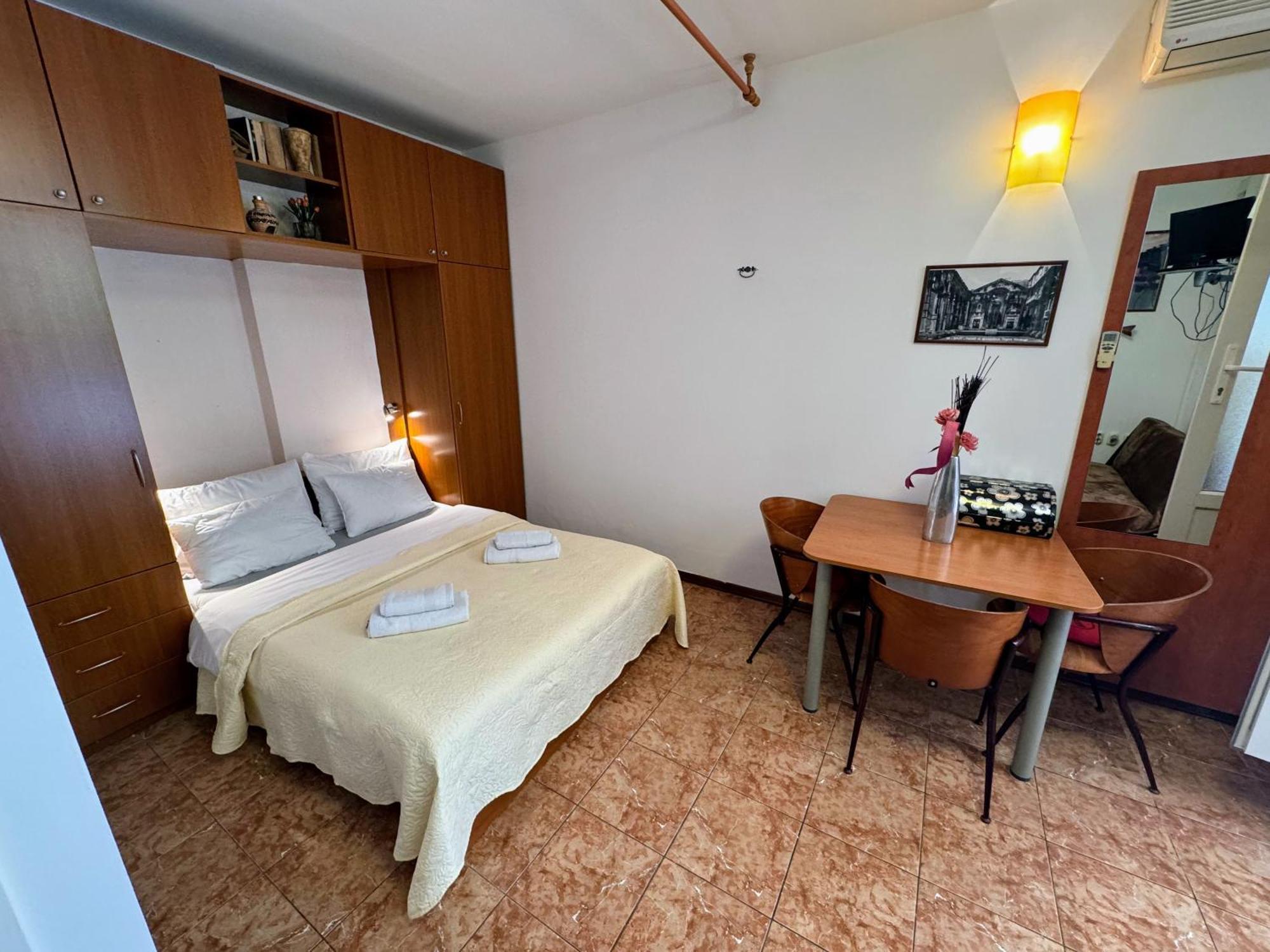 Grgur Studio Apartments Split Buitenkant foto
