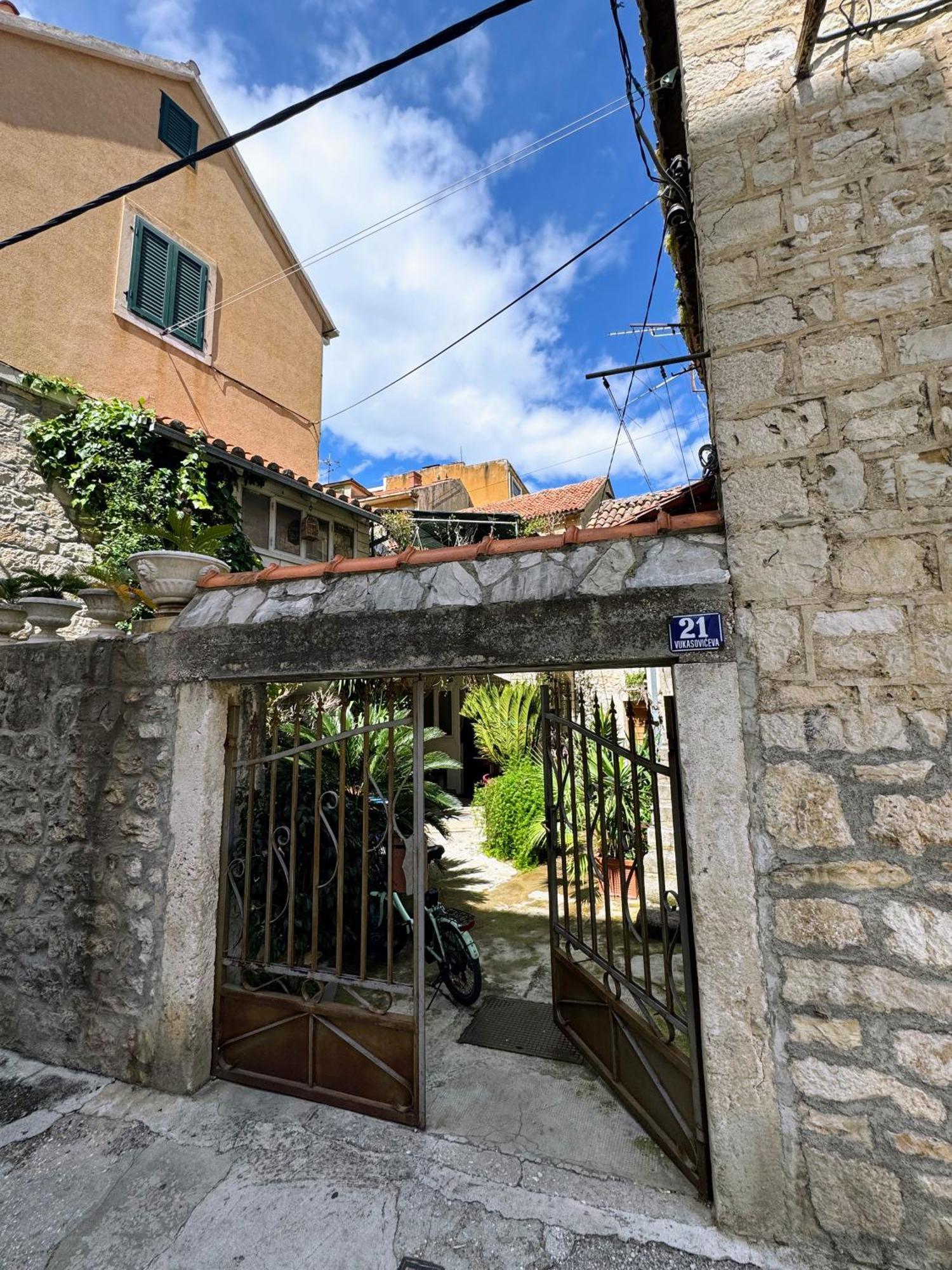 Grgur Studio Apartments Split Buitenkant foto