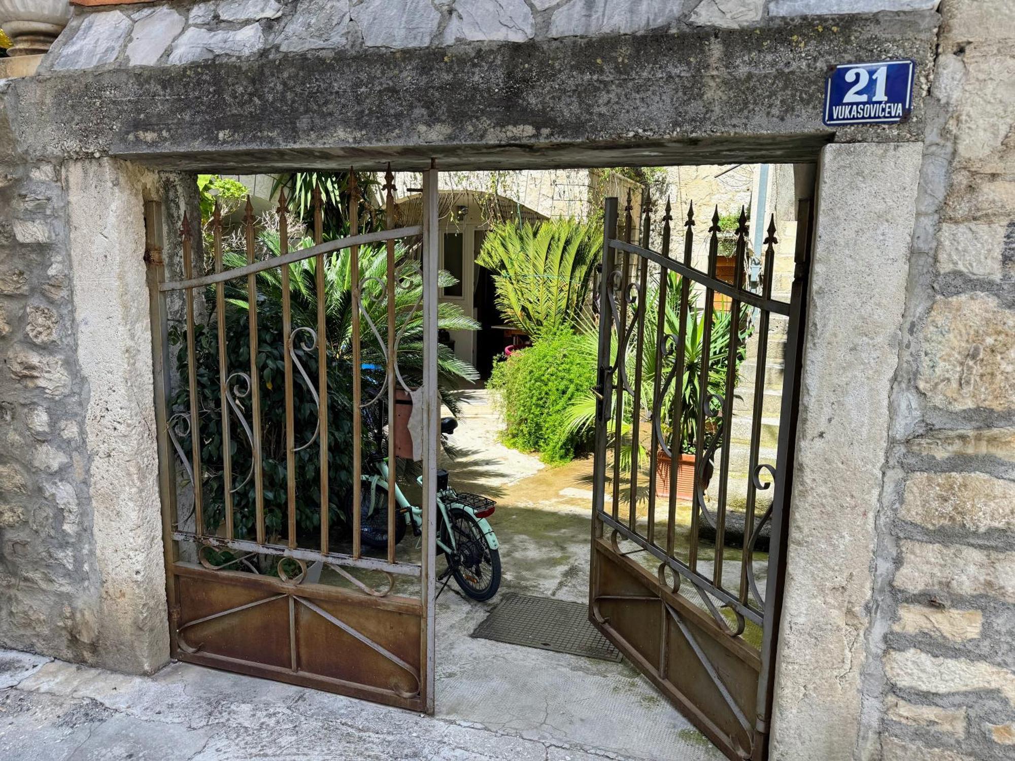 Grgur Studio Apartments Split Buitenkant foto